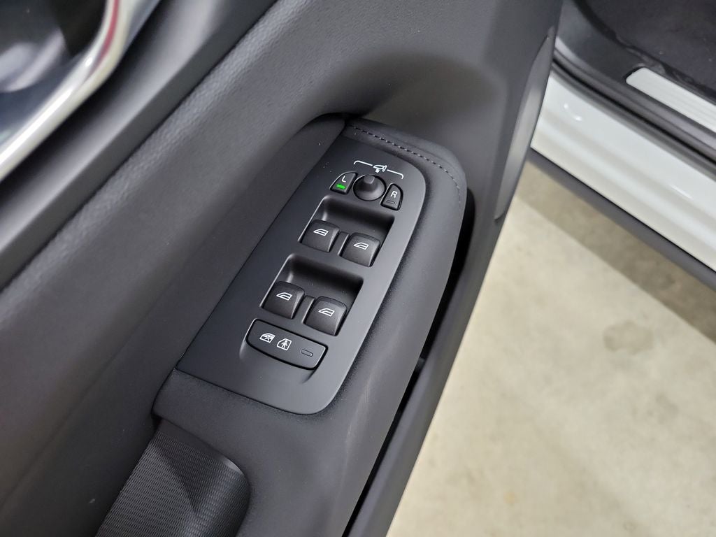 2026 Volvo XC60 Plug-In Hybrid T8 Core