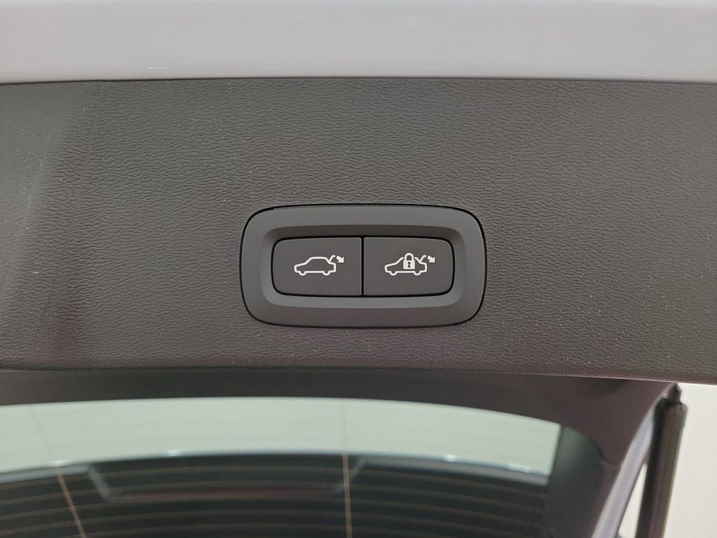 2026 Volvo XC40 B4 Plus