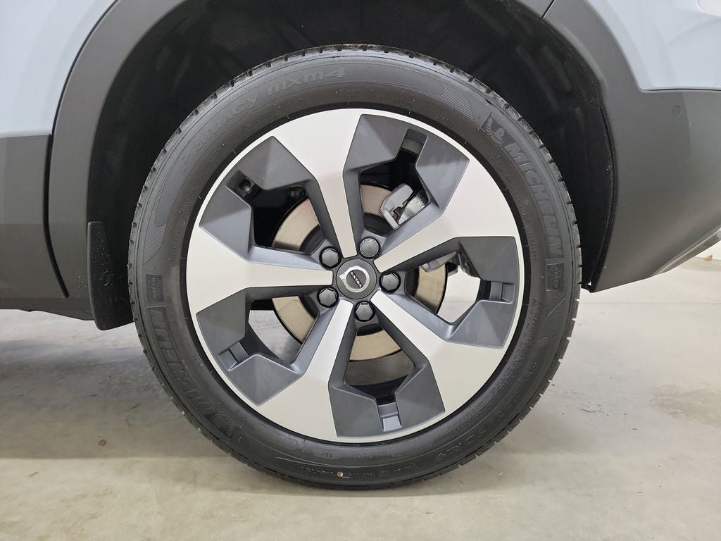 2026 Volvo XC40 B4 Plus