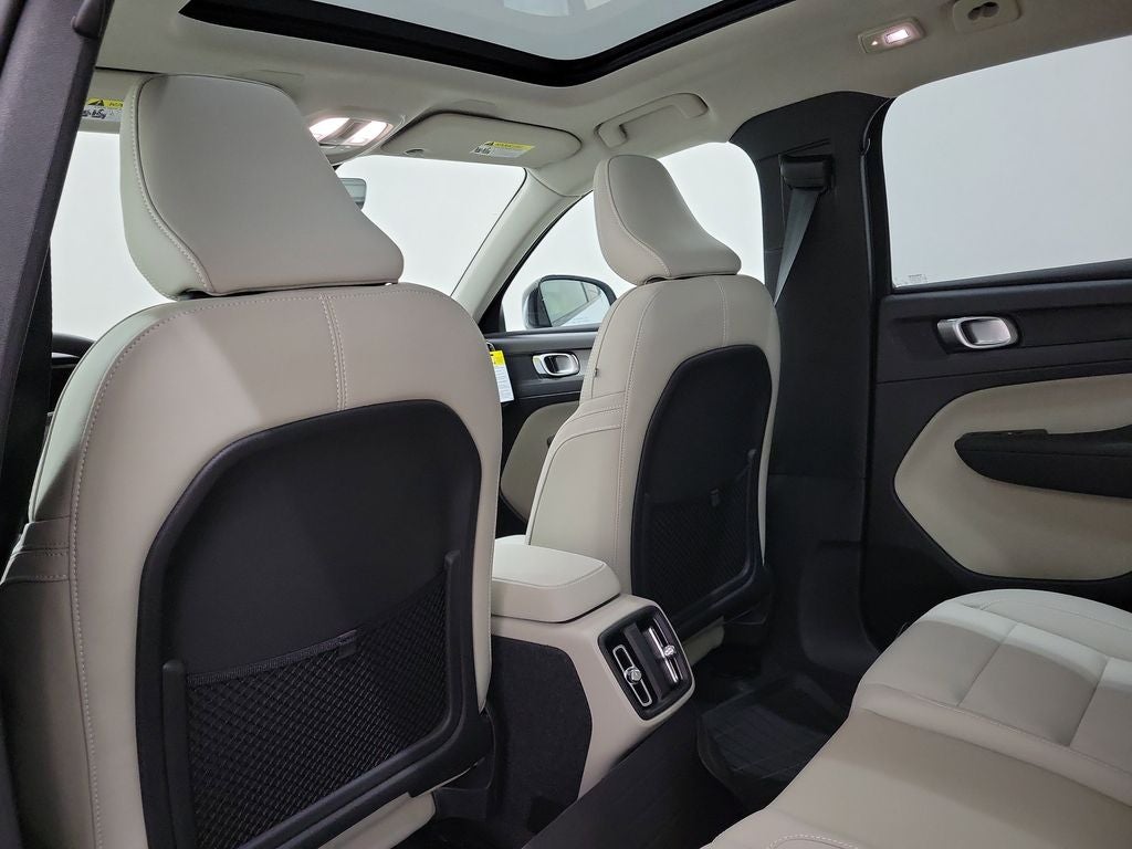 2026 Volvo XC40 B4 Plus