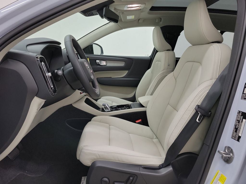 2026 Volvo XC40 B4 Plus