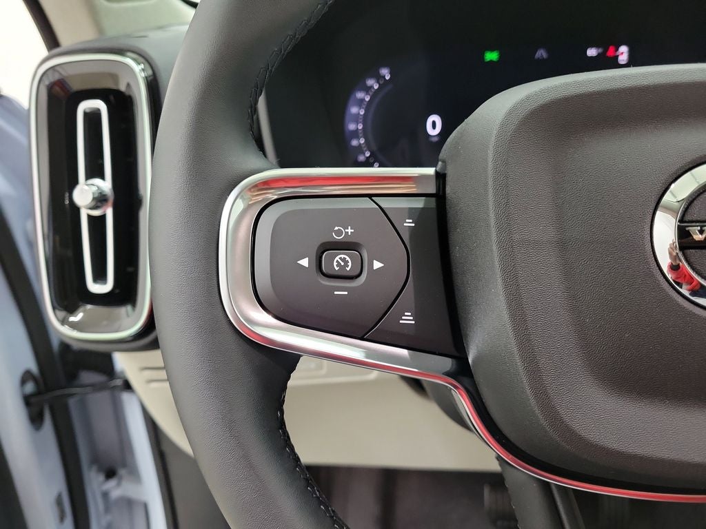 2026 Volvo XC40 B4 Plus