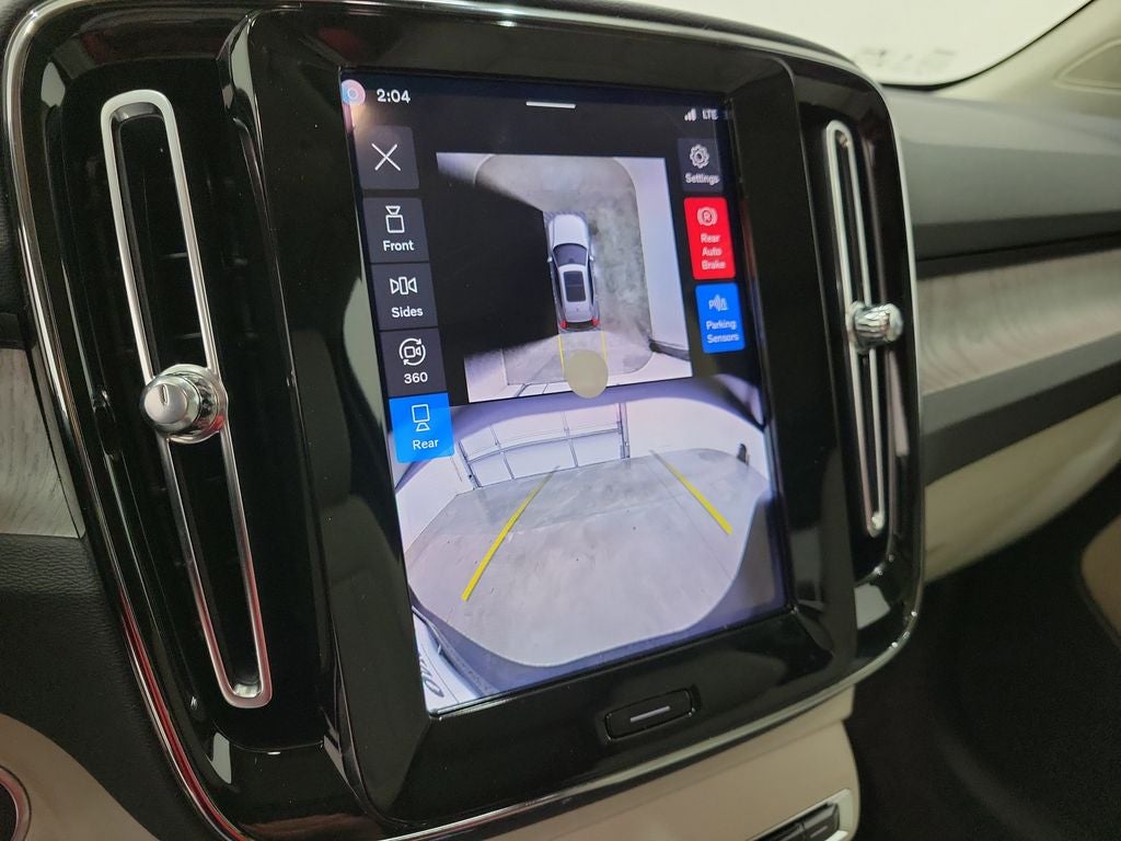 2026 Volvo XC40 B4 Plus