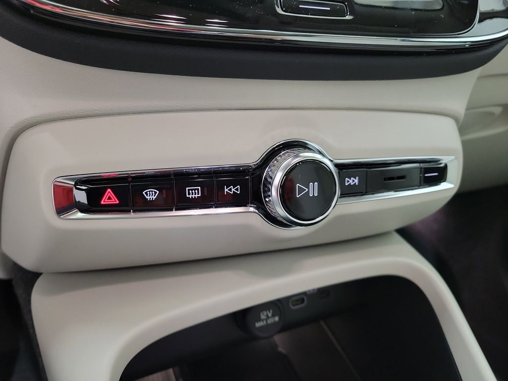 2026 Volvo XC40 B4 Plus