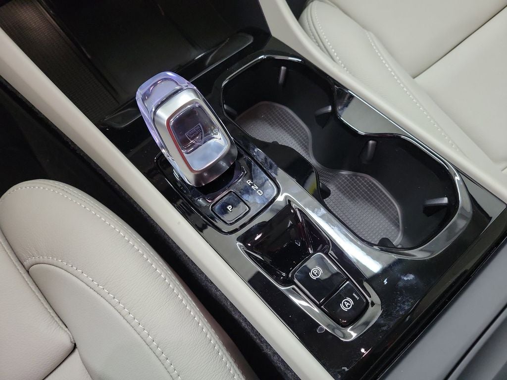 2026 Volvo XC40 B4 Plus