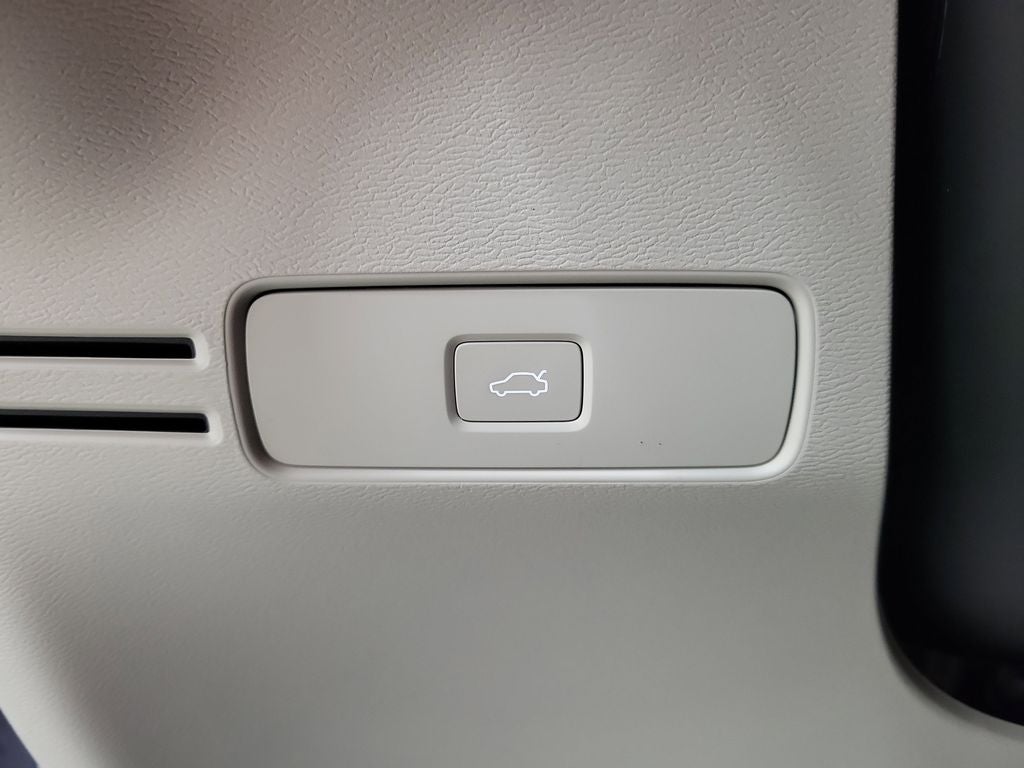 2026 Volvo XC40 B4 Plus