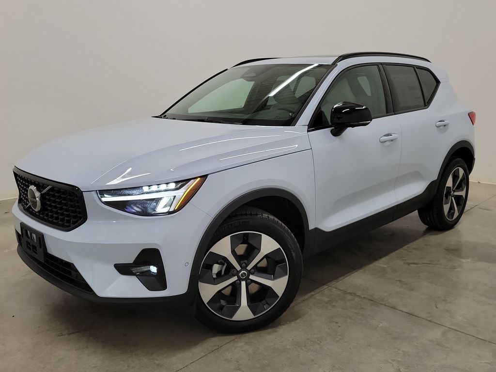 2026 Volvo XC40 B4 Plus
