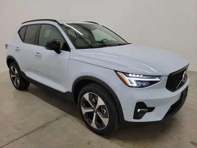 2026 Volvo XC40 B4 Plus