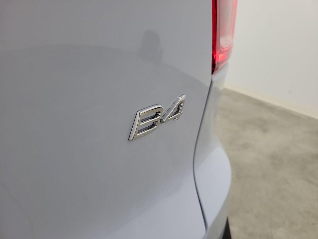 2026 Volvo XC40 B4 Plus