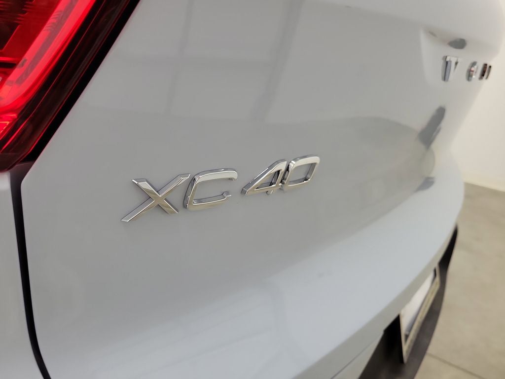2026 Volvo XC40 B4 Plus