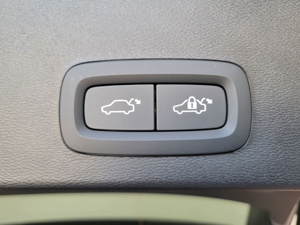 2026 Volvo XC40 B4 Plus