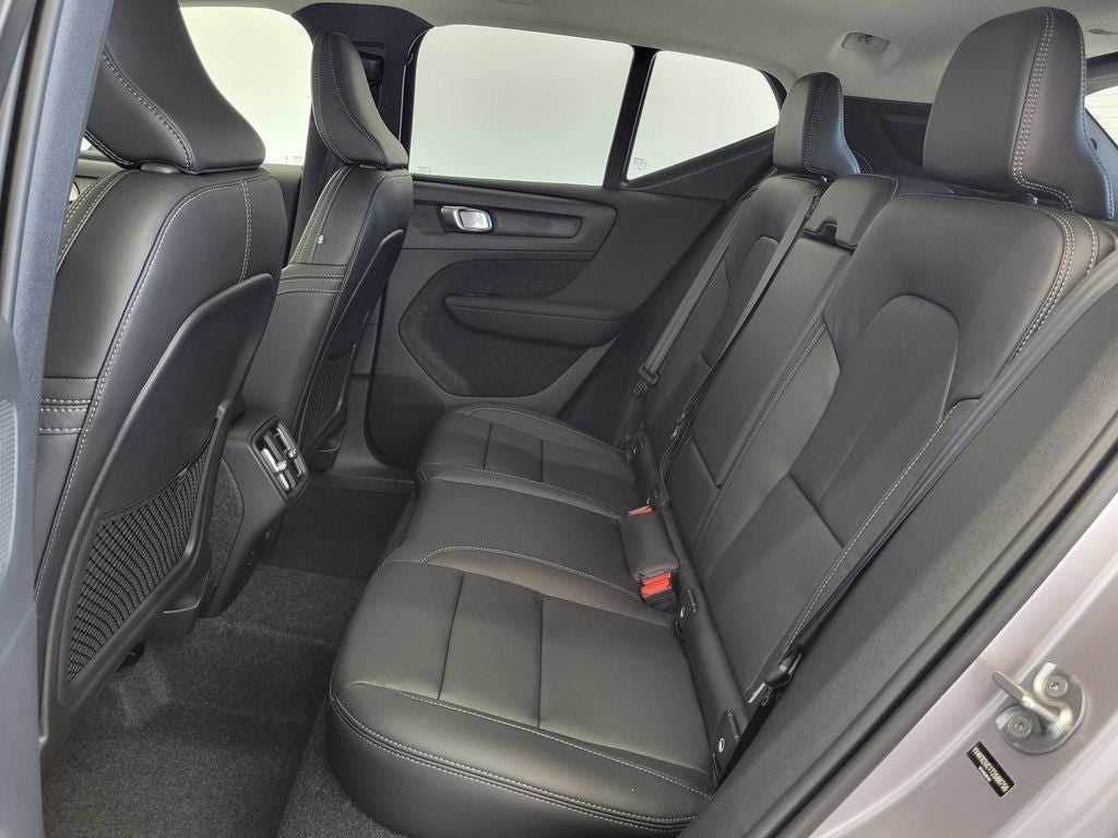 2026 Volvo XC40 B4 Plus