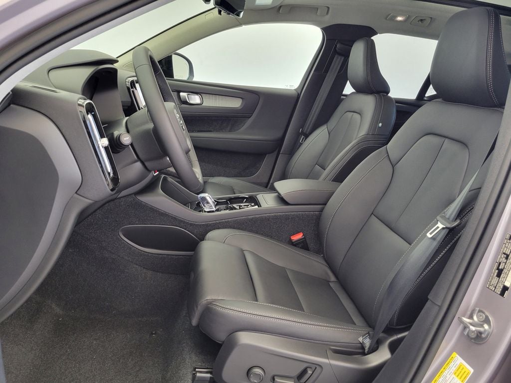 2026 Volvo XC40 B4 Plus