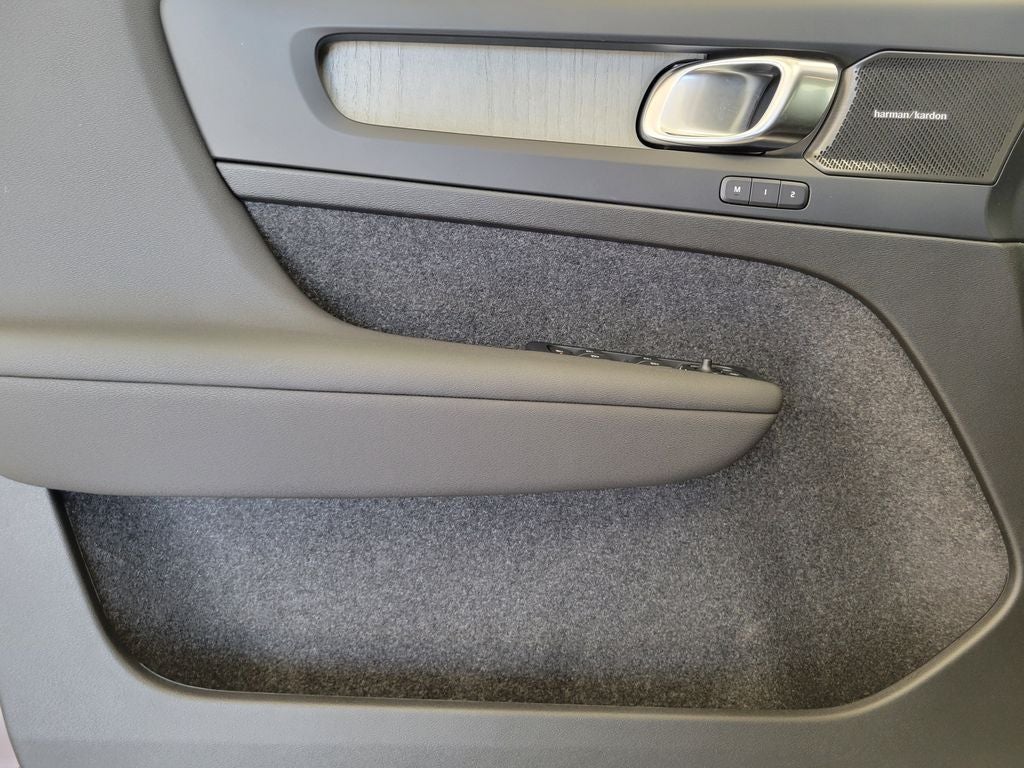 2026 Volvo XC40 B4 Plus