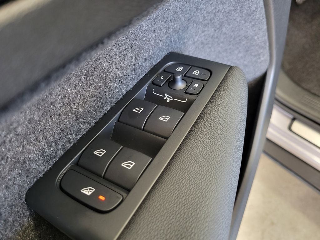 2026 Volvo XC40 B4 Plus