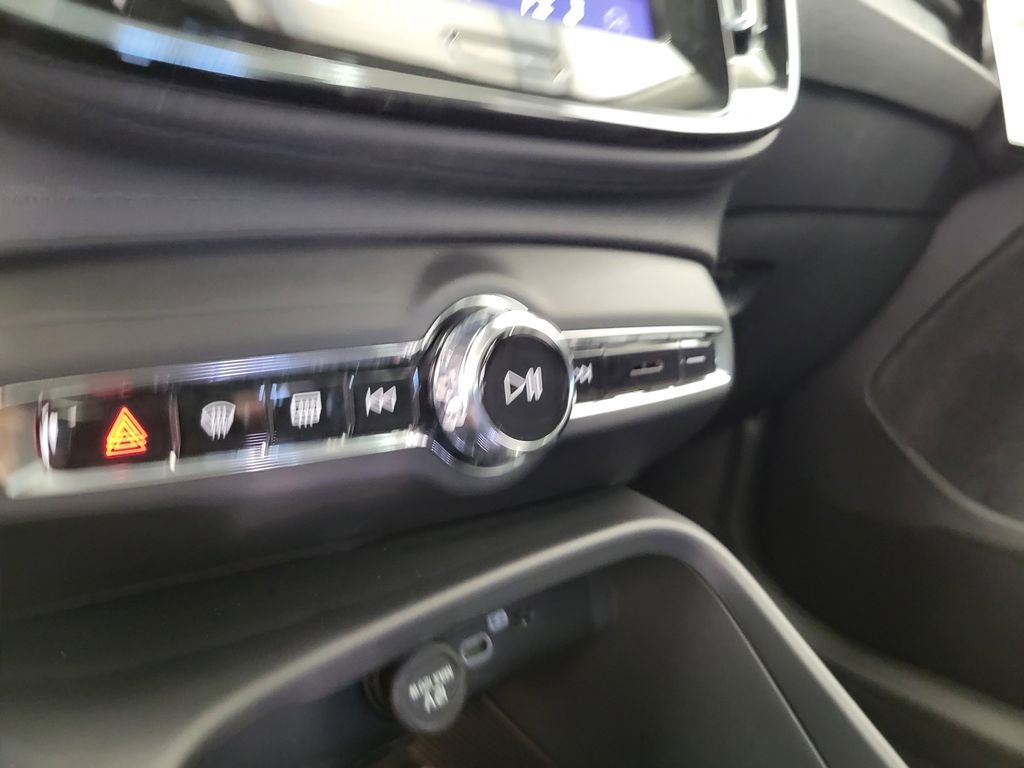 2026 Volvo XC40 B4 Plus