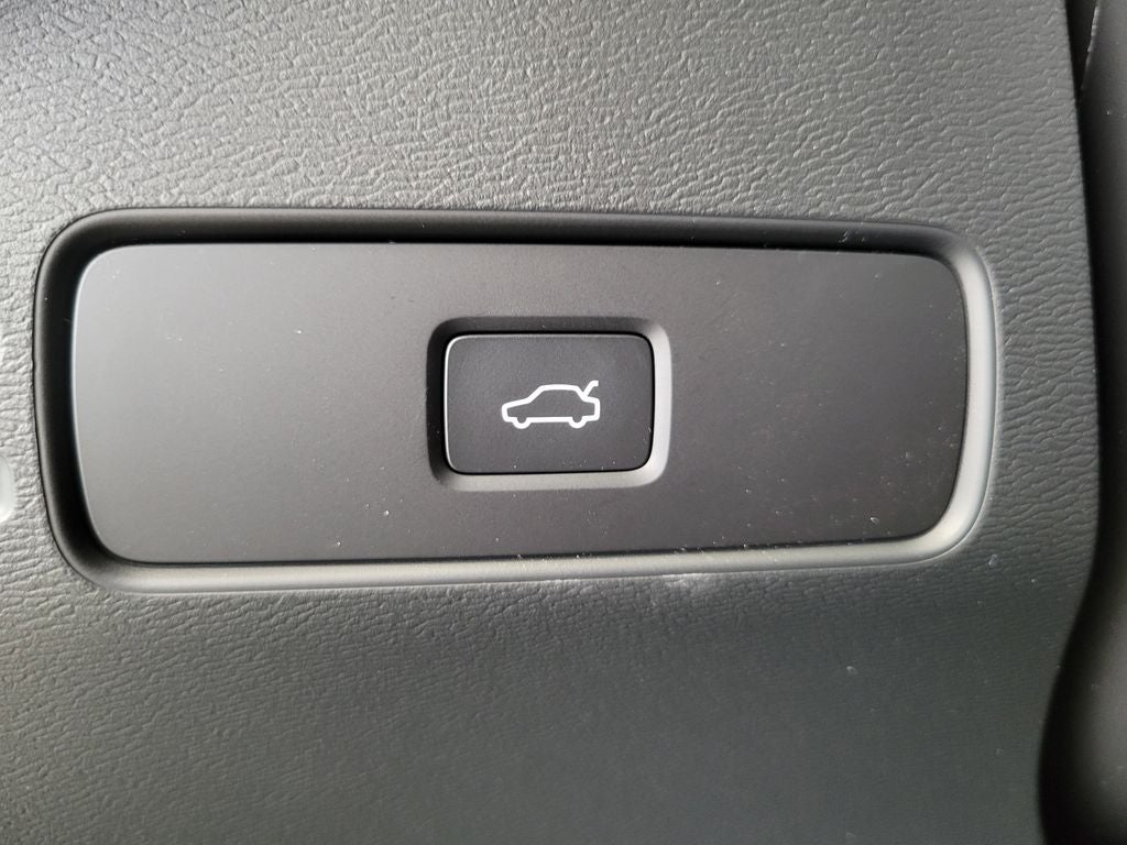 2026 Volvo XC40 B4 Plus