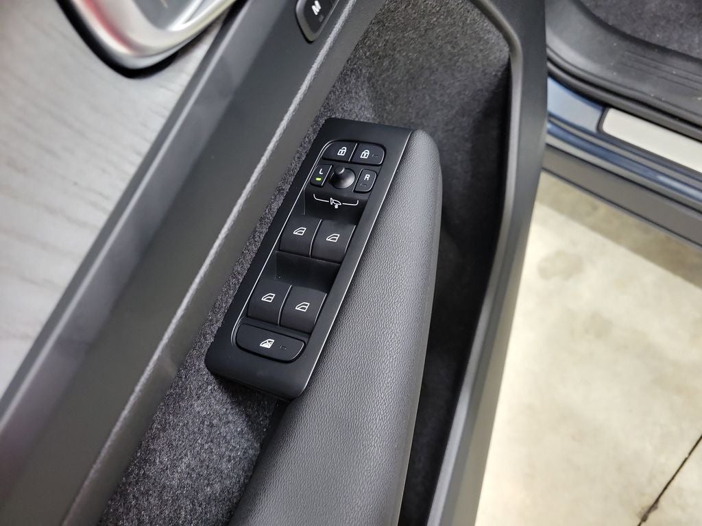 2026 Volvo XC40 B4 Core