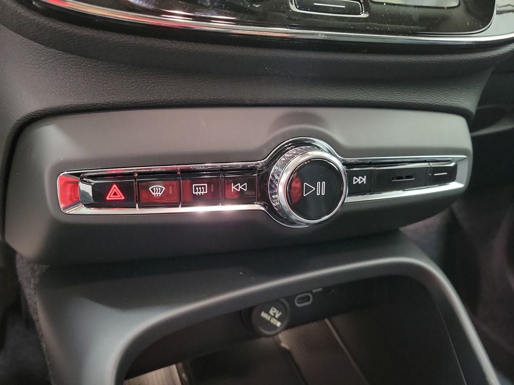 2026 Volvo XC40 B4 Core