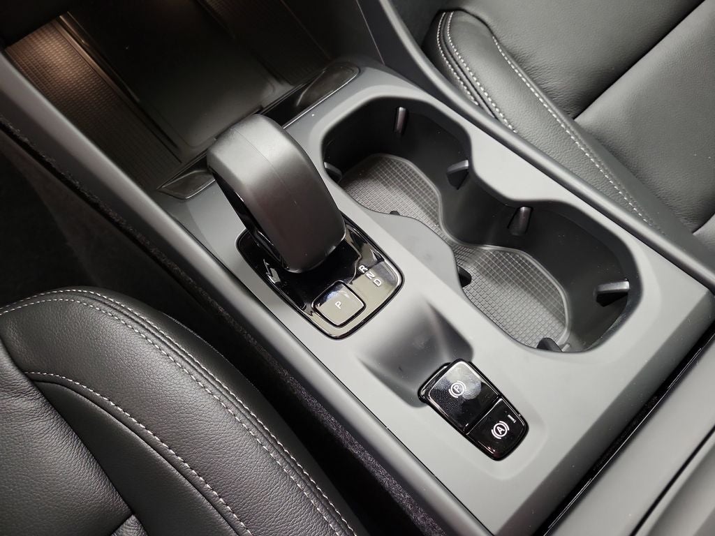 2026 Volvo XC40 B4 Core