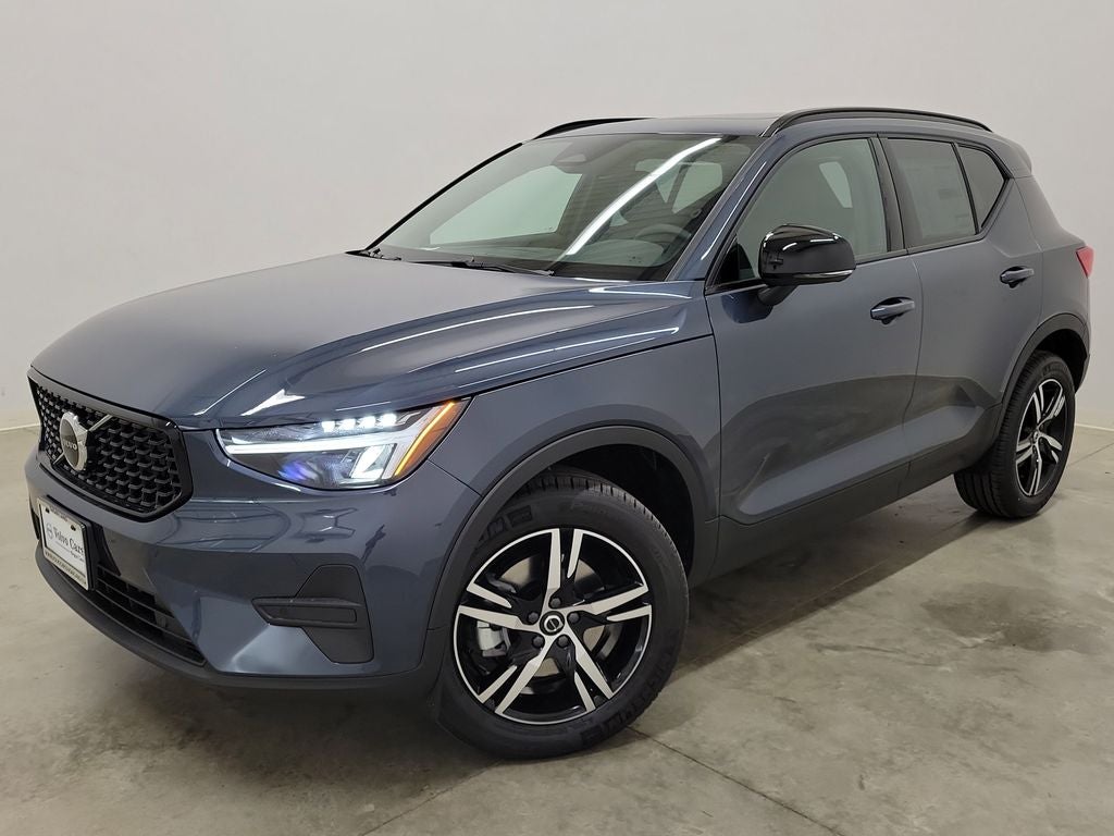 2026 Volvo XC40 B4 Core