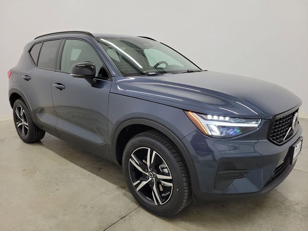 2026 Volvo XC40 B4 Core
