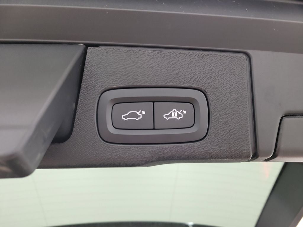 2023 Volvo XC60 B5 Ultimate Bright Theme