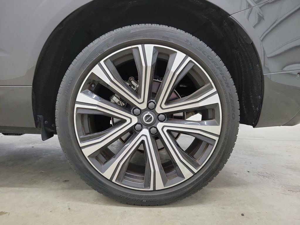 2023 Volvo XC60 B5 Ultimate Bright Theme