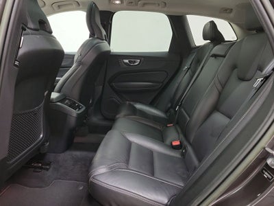 2023 Volvo XC60 B5 Ultimate Bright Theme