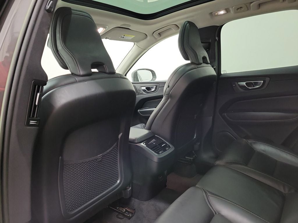 2023 Volvo XC60 B5 Ultimate Bright Theme