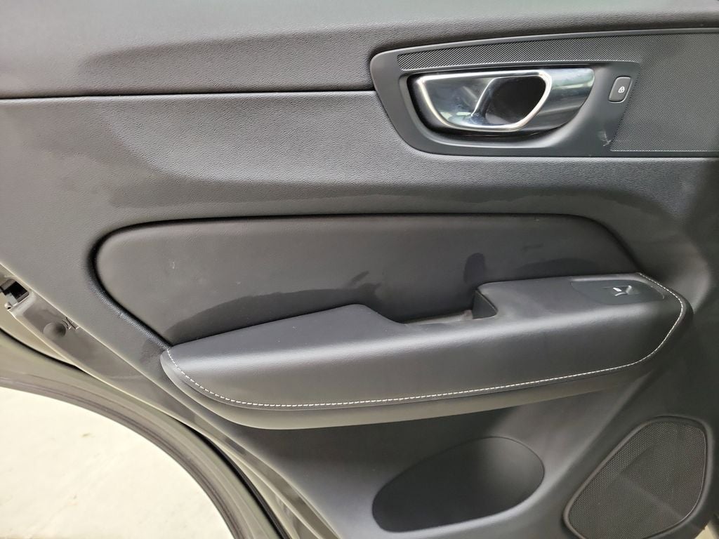 2023 Volvo XC60 B5 Ultimate Bright Theme