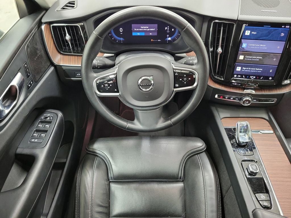 2023 Volvo XC60 B5 Ultimate Bright Theme
