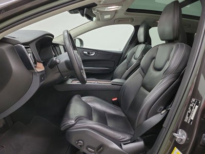 2023 Volvo XC60 B5 Ultimate Bright Theme