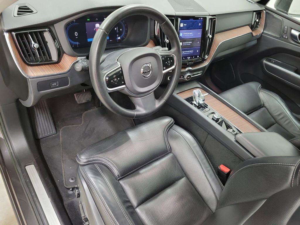 2023 Volvo XC60 B5 Ultimate Bright Theme