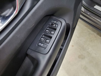 2023 Volvo XC60 B5 Ultimate Bright Theme
