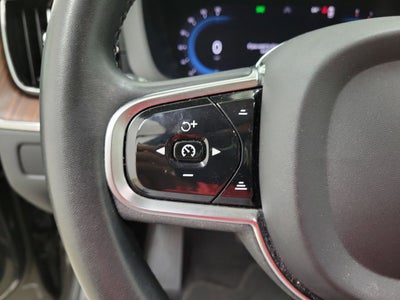 2023 Volvo XC60 B5 Ultimate Bright Theme