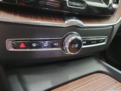 2023 Volvo XC60 B5 Ultimate Bright Theme