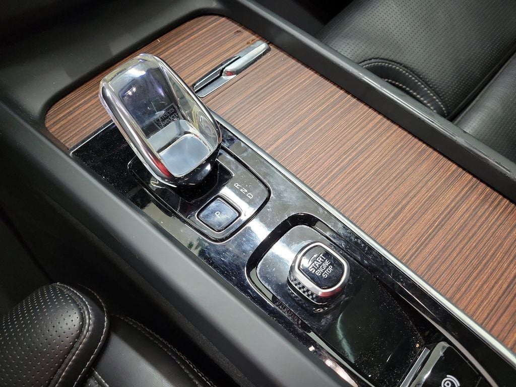 2023 Volvo XC60 B5 Ultimate Bright Theme