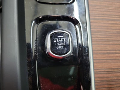 2023 Volvo XC60 B5 Ultimate Bright Theme