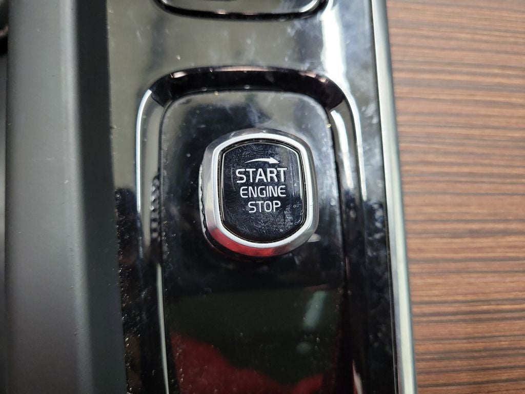 2023 Volvo XC60 B5 Ultimate Bright Theme