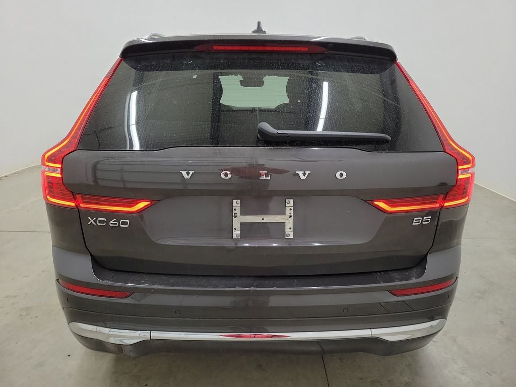2023 Volvo XC60 B5 Ultimate Bright Theme
