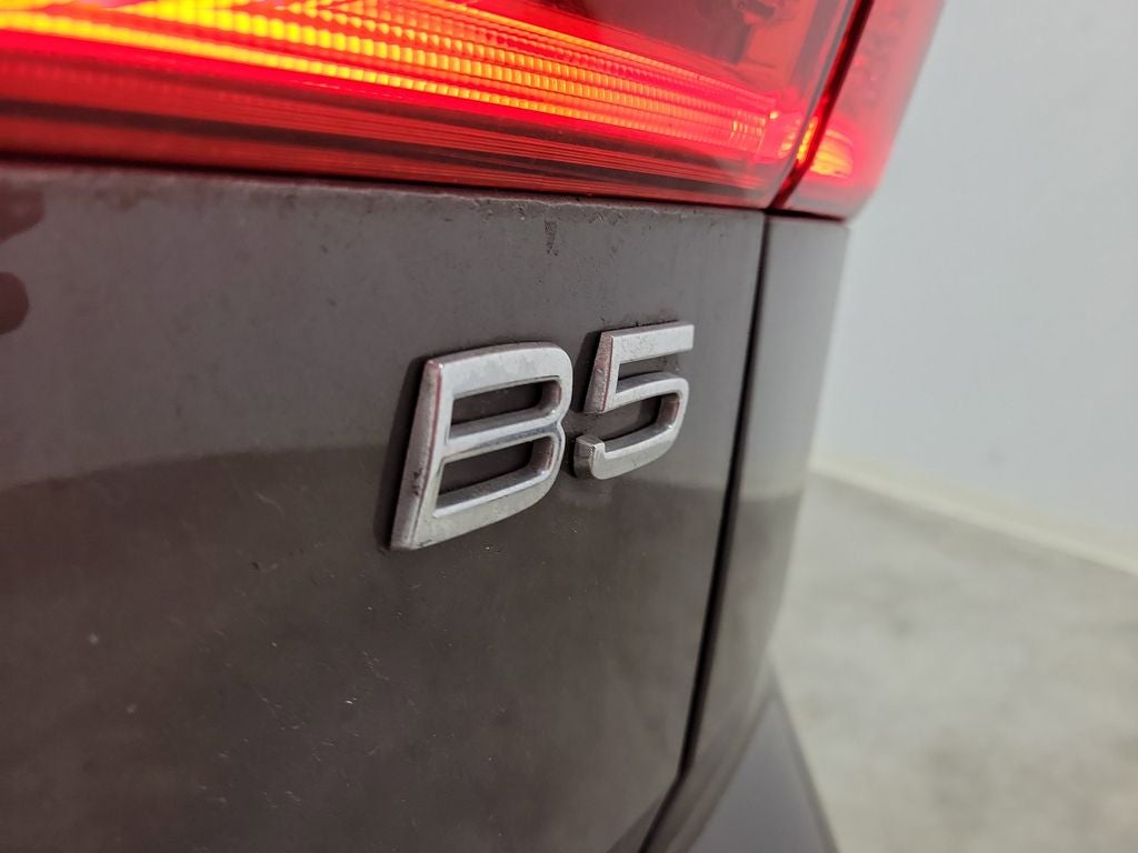 2023 Volvo XC60 B5 Ultimate Bright Theme