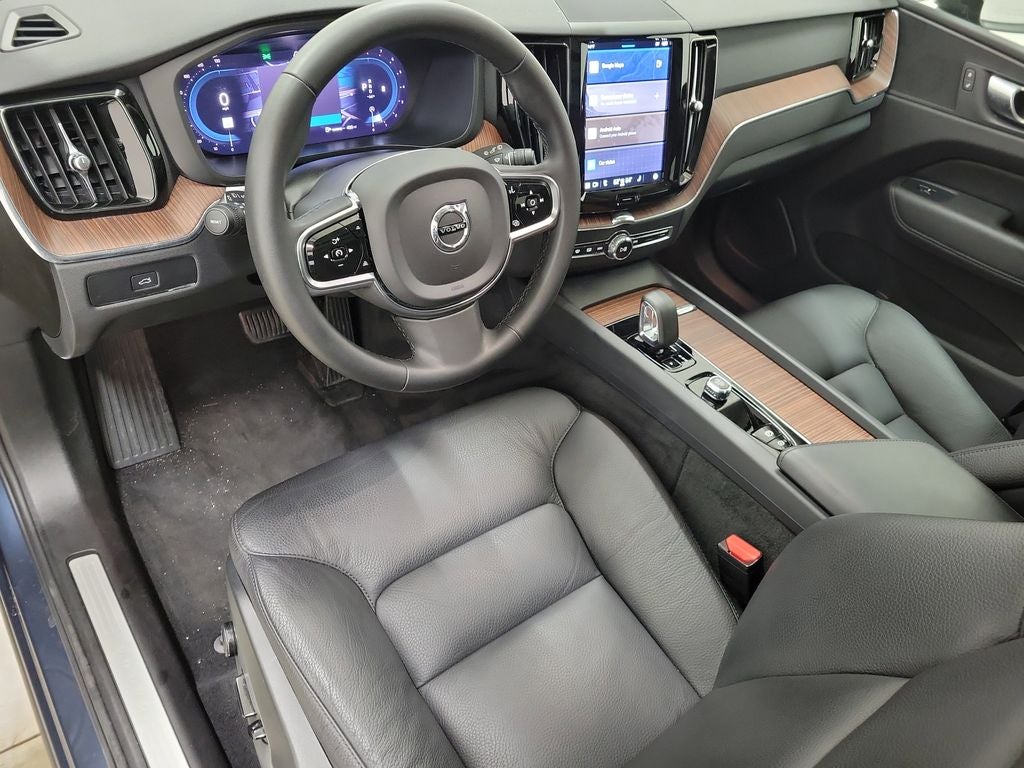 2024 Volvo XC60 B5 Plus Dark Theme