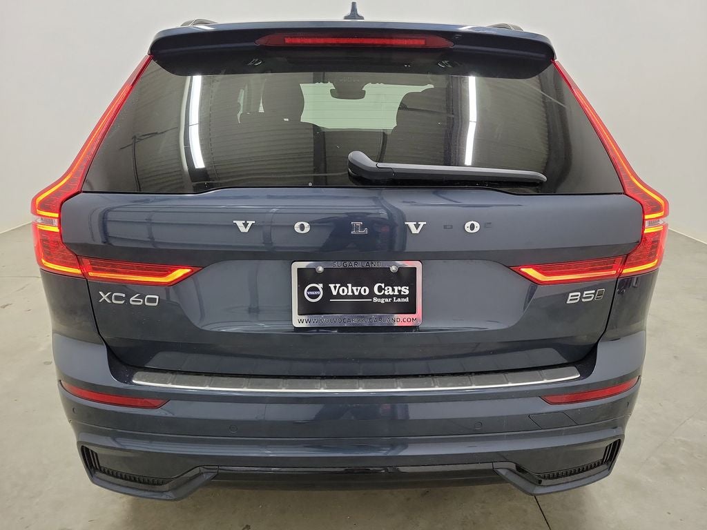 2024 Volvo XC60 B5 Plus Dark Theme