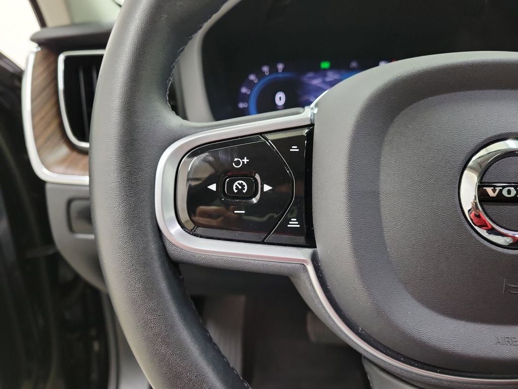 2023 Volvo XC60 B5 Plus Bright Theme