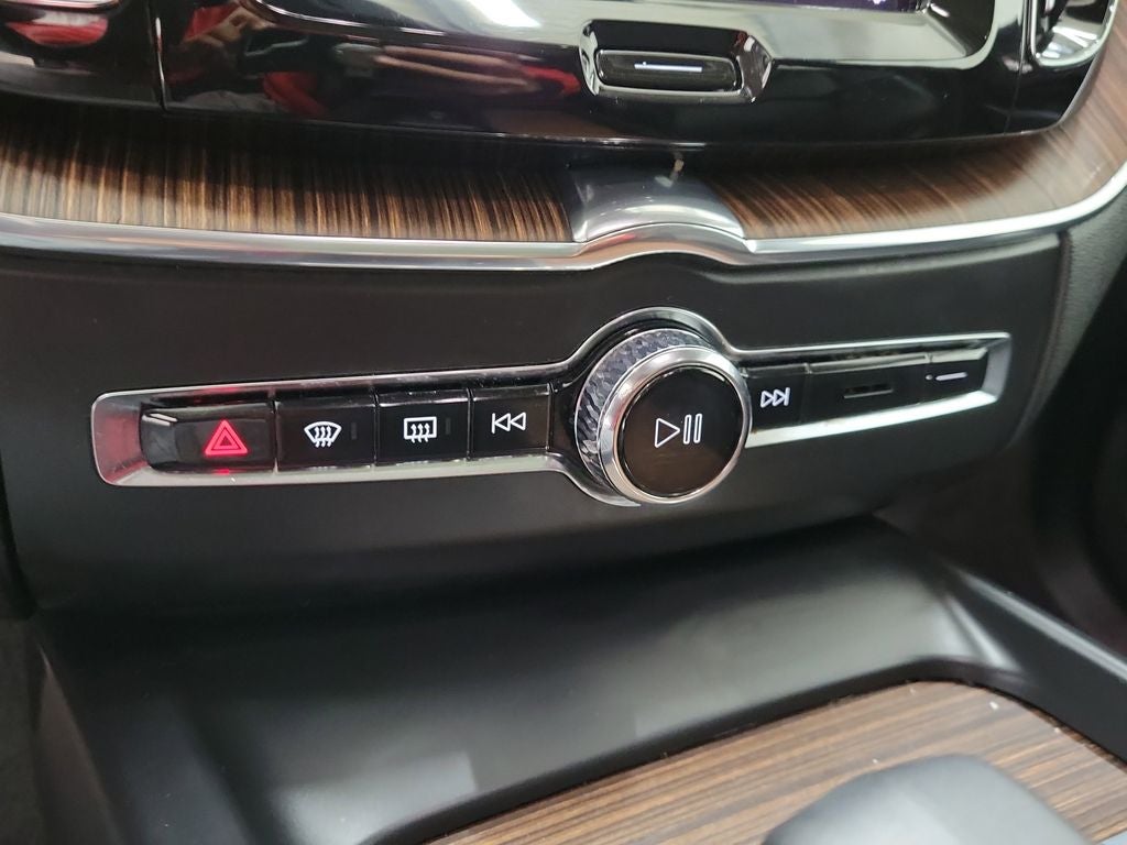 2023 Volvo XC60 B5 Plus Bright Theme