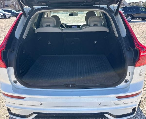 2023 Volvo XC60 B5 Ultimate Dark Theme