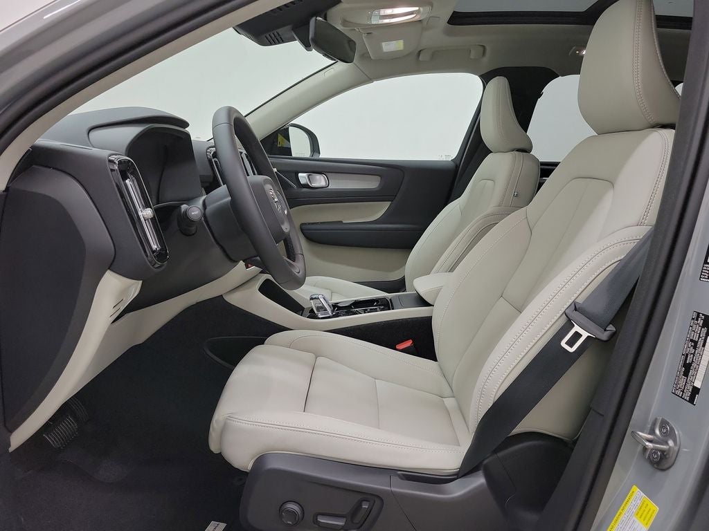 2026 Volvo XC40 B5 Plus