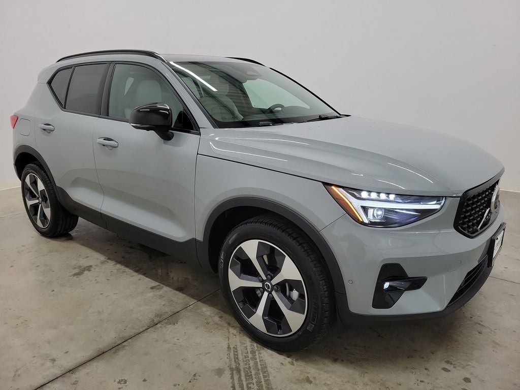 2026 Volvo XC40 B5 Plus