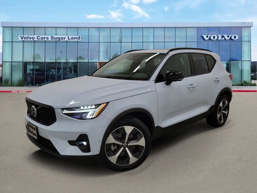 2025 Volvo XC40 B5 Plus Dark Theme
